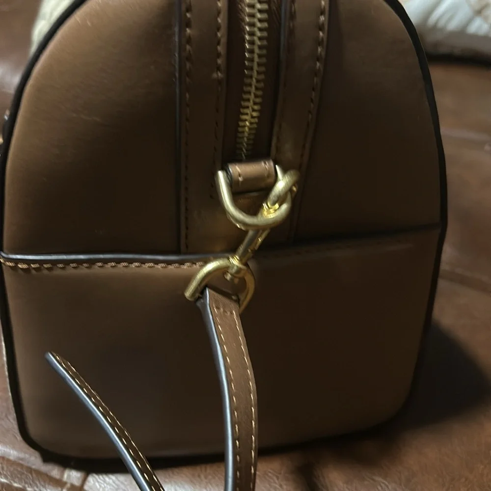 NWOT Michael Kors bag no signs of wear. Stickers are still on bottom.